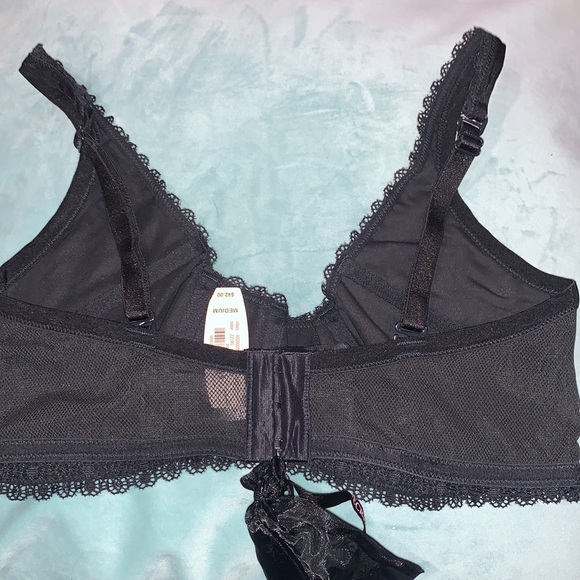 Victoria’s Secret Bra to Wear Over Another Bra Medium NWT - Picture 4 of 5